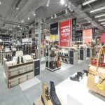 wnętrze sklepu ccc w galerii tęcza