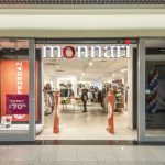 szyld i wejście do sklepu Monnari w galerii tęcza