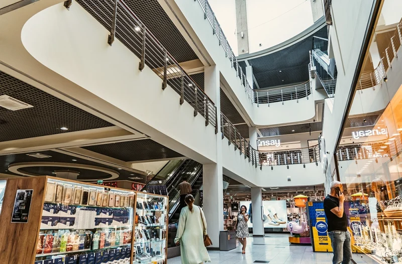 zdjęcie pasażu galerii tęcza