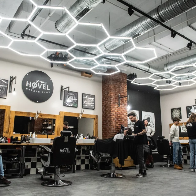 Wiosenne porządki... na głowie? 😉
Polecamy HOVEL Barber Shop!

 Piercing, fryzjer i gabinet kosmetyczny wyłącznie dla mężczyzn. Wpadnij na metamorfozę! ❤