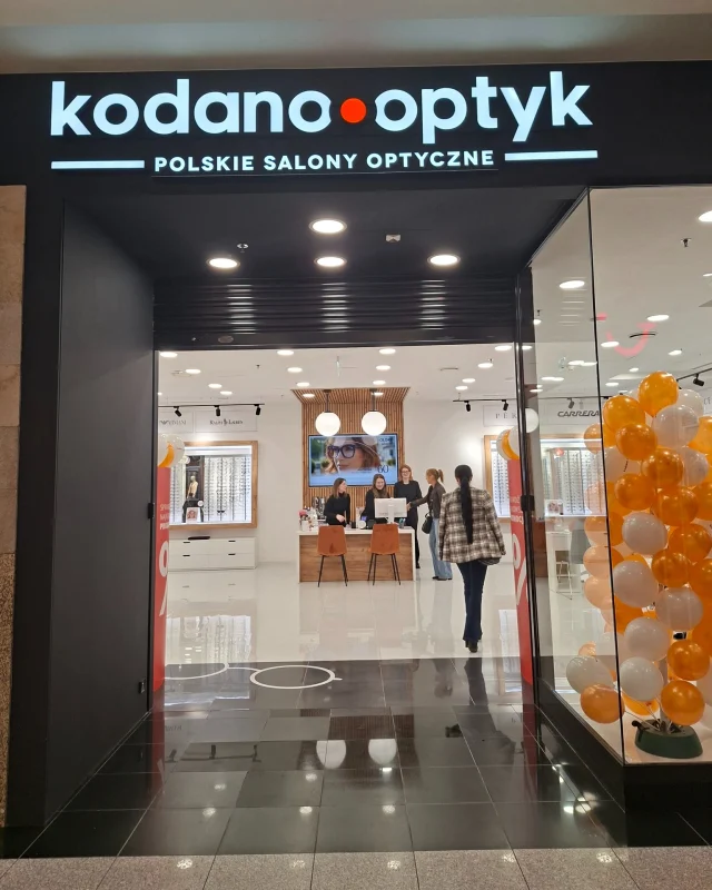 Nowość w Galerii Tęcza! 👓

Do grona naszych najemców dołączył @kodanopl: miejsce, w którym zadbasz o swój wzrok i styl jednocześnie.

W ofercie salonu znajdziesz szeroki wybór okularów korekcyjnych, przeciwsłonecznych oraz soczewek kontaktowych. Kodano Optyk łączy wysoką jakość z modnym designem, oferując produkty od renomowanych światowych marek, takich jak Ray-Ban, Vogue czy Michael Kors.

Odwiedź nowy salon i znajdź oprawki idealne! ✨